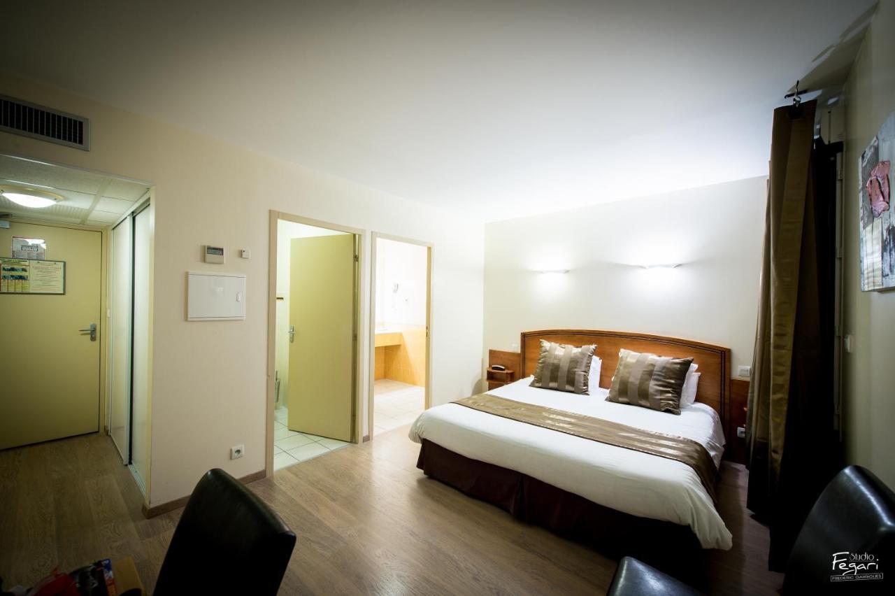 Hotel Le Lion D'Or Saint-Geniez-dʼOlt Δωμάτιο φωτογραφία