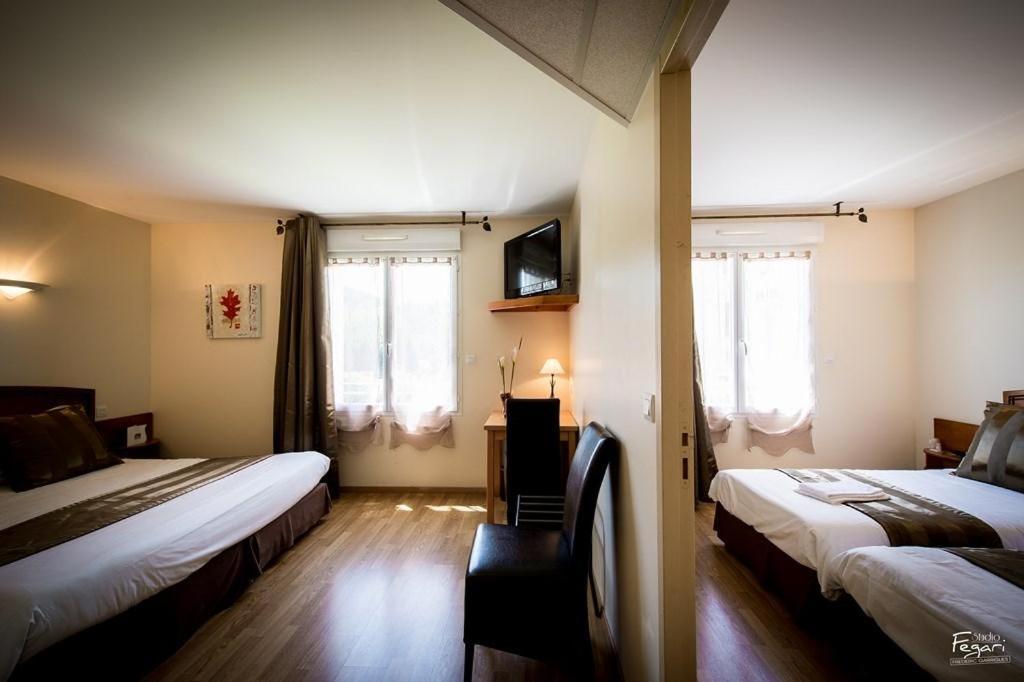 Hotel Le Lion D'Or Saint-Geniez-dʼOlt Δωμάτιο φωτογραφία