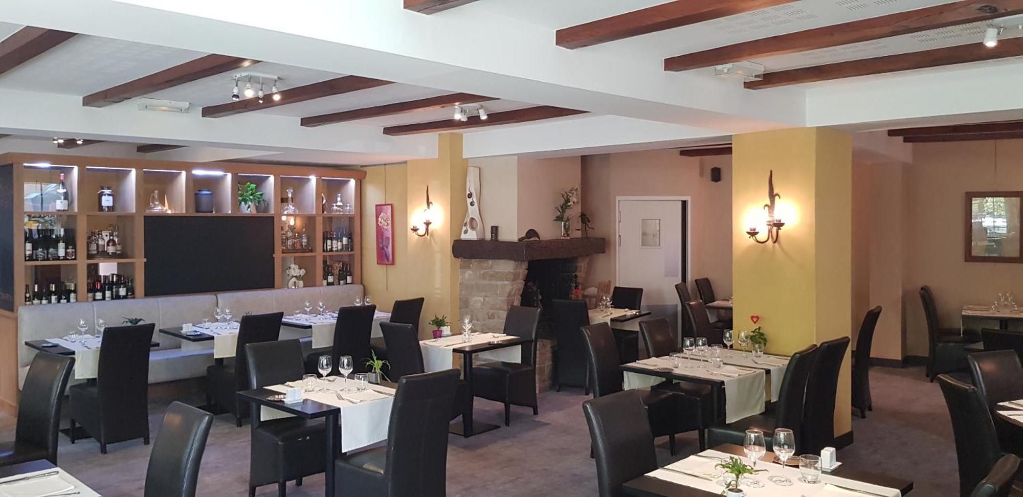 Hotel Le Lion D'Or Saint-Geniez-dʼOlt Εξωτερικό φωτογραφία